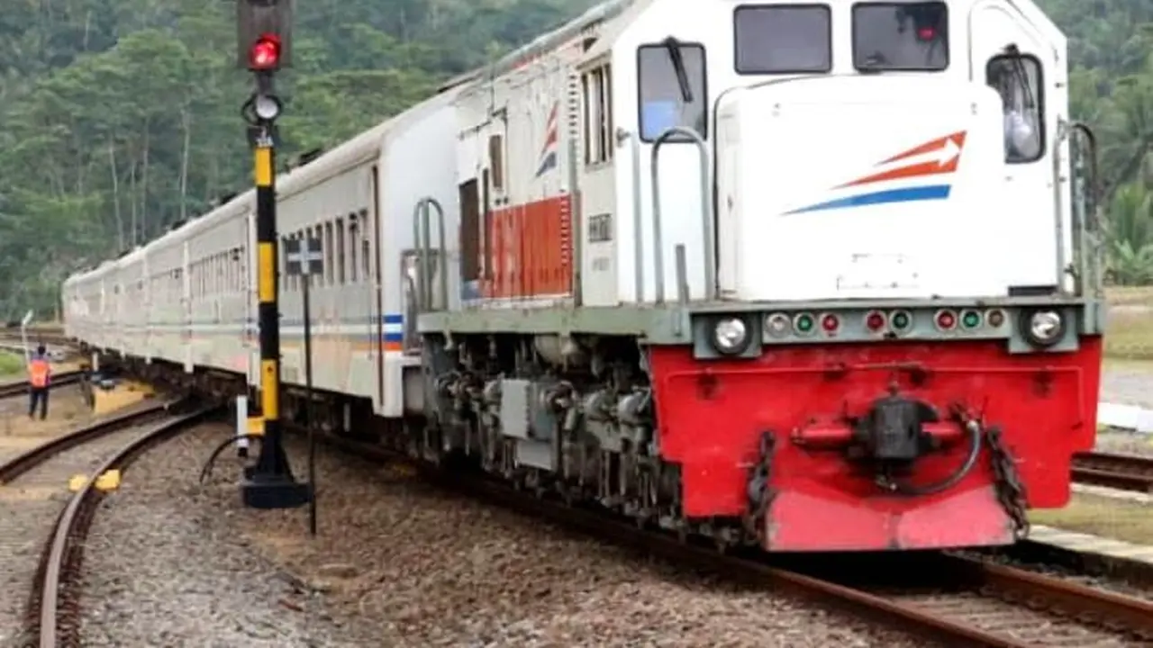 Kereta Api Joglosemarkerto, penghubung kota-kota di Jawa Tengah sisi selatan dan utara hingga Yogyakarta. (Foto: Liputan6.com/KAI Daop 5 PWT/Muhamad Ridlo).