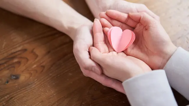 Jangan Sampai Salah, Inilah 4 Perbedaan Antara Rasa Sayang dan Cinta