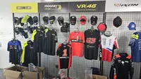 Merchandise pembalap MotoGP di Sirkuit Mandalika (Liputan6.com/Thomas)