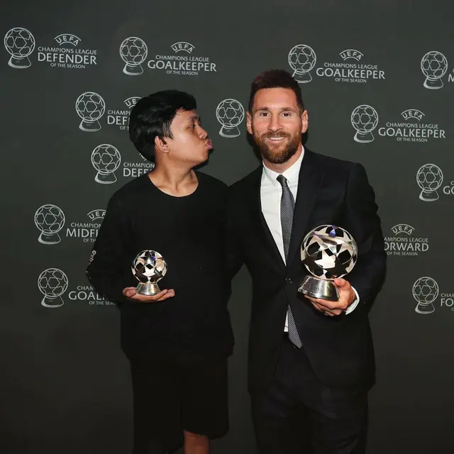 Bak Teman Akrab, 6 Editan Foto Bersama Lionel Messi Ini Kocak