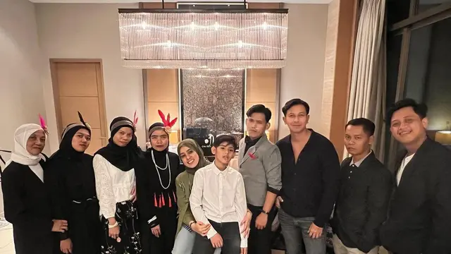 Momen Fairuz A Rafiq Dapat Kejutan Ultah ke-37 dari Sonny Septian (Foto: Instagram sonnyseptian)