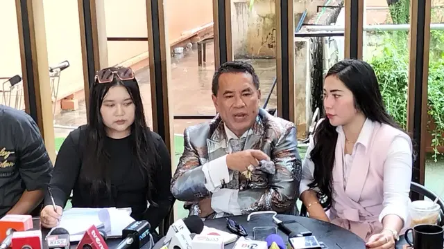 Kuasa Hukum Keluarga Vina Dewi Arsita alias Vina Cirebon, Hotman Paris Hutapea di kawasan Jakarta, Selasa (11/6) (Merdeka.com)