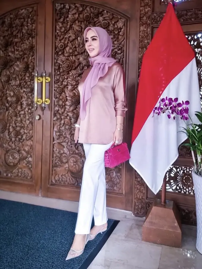 Gaya Syahrini di Singapura, Kenakan Tas Kecil Ke Kedutaan Besar Seharga Rp500 Juta