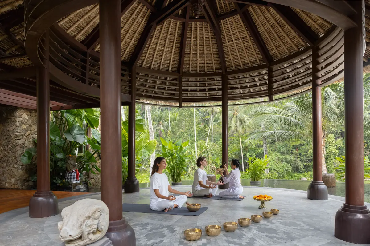 Healing di Program Disconnect to Reconnect Mandapa Ritz-Carlton Reserve