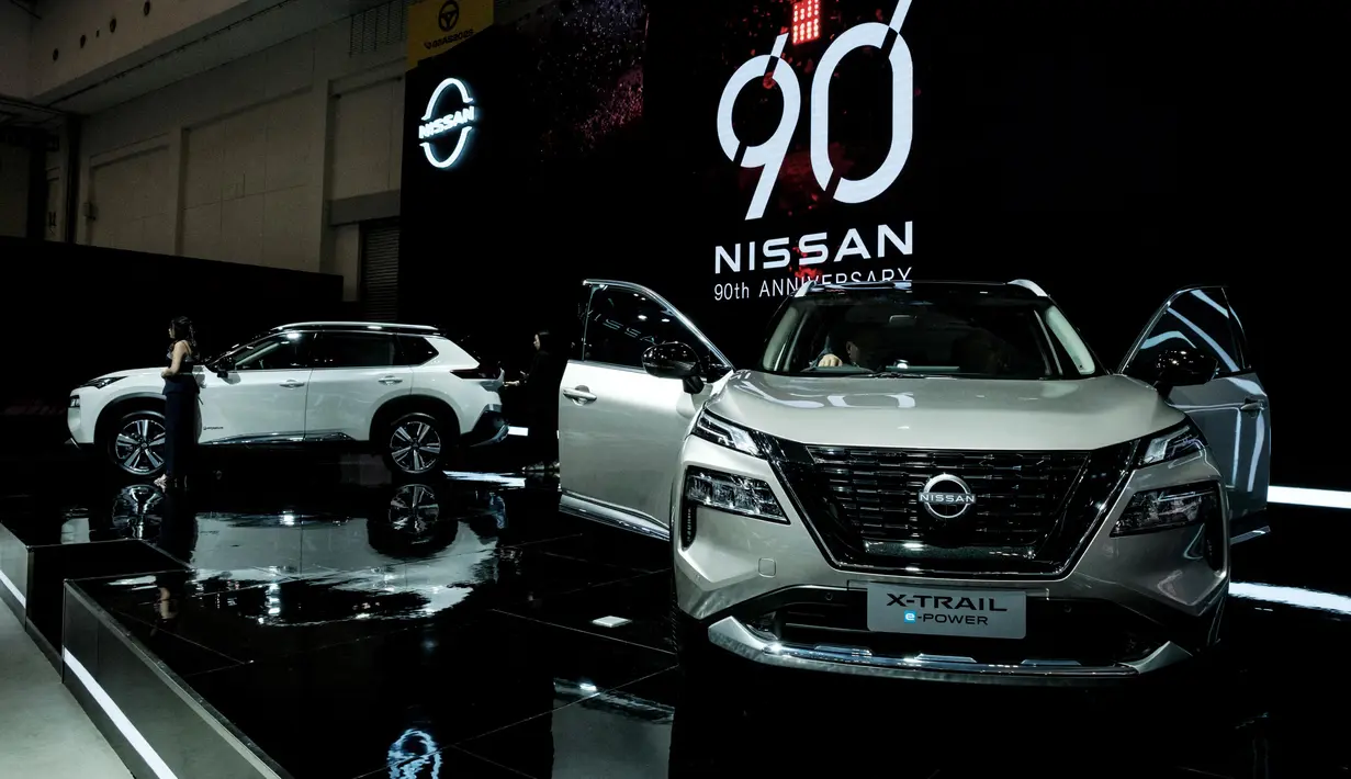 40 merek kendaraan penumpang, 4 merek kendaraan komersial, 17 merek sepeda motor, dan 4 merek karoseri ambil bagian dalam Gaikindo Indonesia International Auto Show (GIIAS) 2025. Tampak dalam foto, Nissan X-Trail e-POWER yang dipamerkan dalam ajang Gaikindo Indonesia International Auto Show (GIIAS) ke-32 di Indonesia Convention Exhibition (ICE), Tangerang, Banten, 23 Juli 2025. (Yasuyoshi CHIBA/AFP)