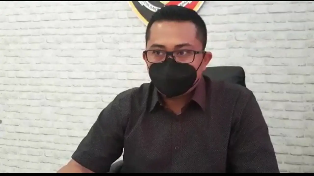Kasat Reskrim Polres Tasikmalaya AKP Dian Purnomo, mengatakan pengungkapan tewasnya dua remaja warga Desa Purwarahayu tersebut, berdasarkan laporan warga adanya warga yang meninggal akibat miras oplosan.