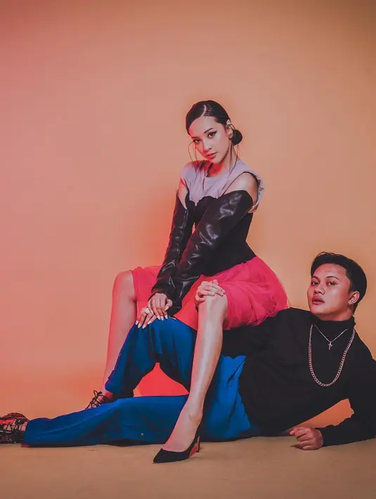 “Setelah dari pekerjaan ini tuh akhirnya kita tuh kayak jadi sahabat gitu, loh. Kayak ngobrol, curhat, gitu, loh," beber Rizky Febian dalam video di kanal YouTube Rans Entertainment, Rabu (23/9/2020). (Instagram/rizkyfbian)