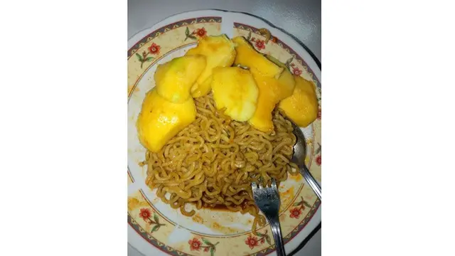 Potret 6 Mi Campur Makanan Lain Ini Indonesia Banget