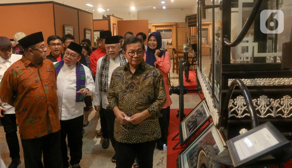 Menurut Pramono Anung dan Rano Karno, pertemuan dengan para mantan gubernur tersebut demi kesinambungan pembangunan Jakarta ke arah yang lebih baik. (Liputan6.com/Herman Zakharia)