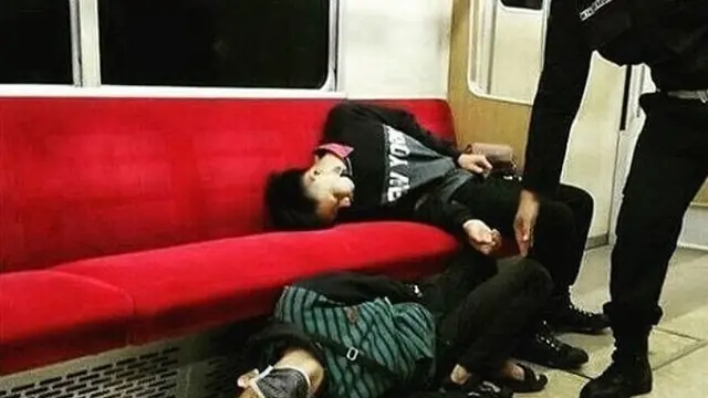 6 Kelakuan Nyeleneh Penumpang KRL, Cuma Indonesia yang Punya