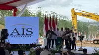 Presiden Jokowi melakukan groundbreaking Kampus Australian Independent School (AIS) Nusantara di IKN. (Liputan6.com/Lizsa Egeham)