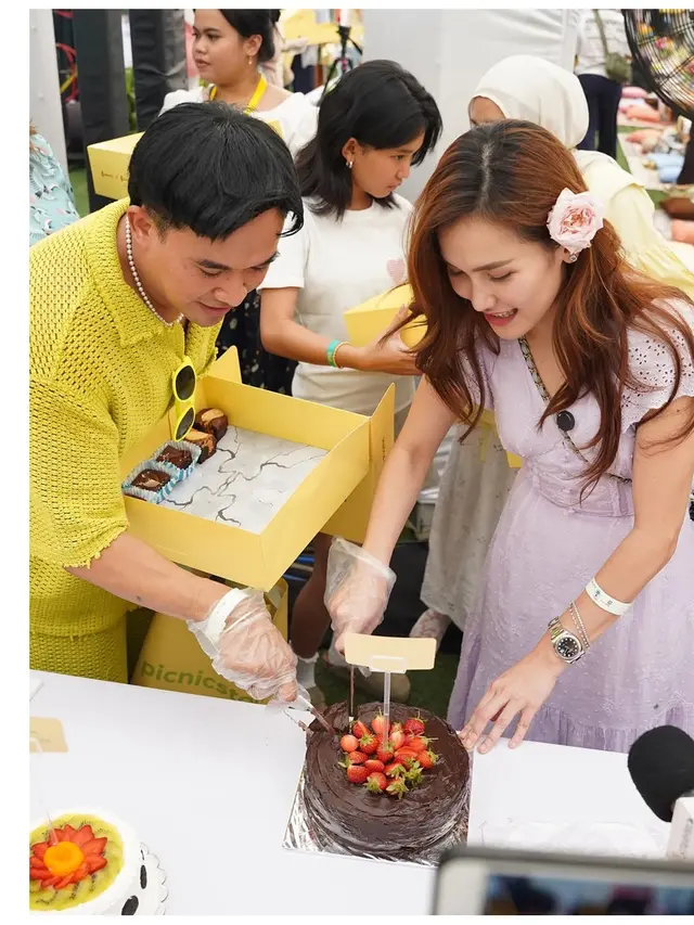 7 Potret Artis di Acara Cake Picnic Story Hesti Purwadinata, Bergaya Penuh Ceria