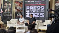 Menpora Dito Ariotedjo (kanan) dalam konferensi pers di Media Center, Kemenpora, Senayan, Jakarta Pusat pada Rabu (23/4/2025).