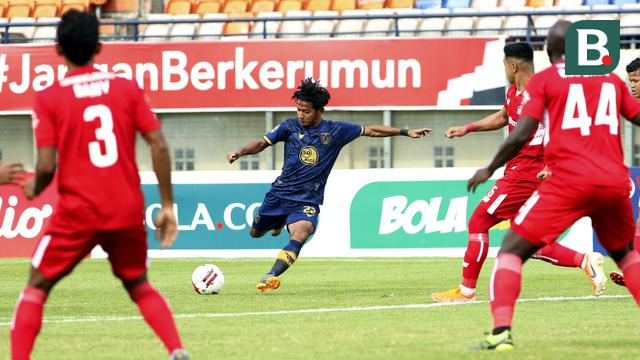 FOTO: Gol Andri Ibo Bawa Persik Kediri Imbangi Persela Lamongan 2-2 - Riyatno Abiyoso