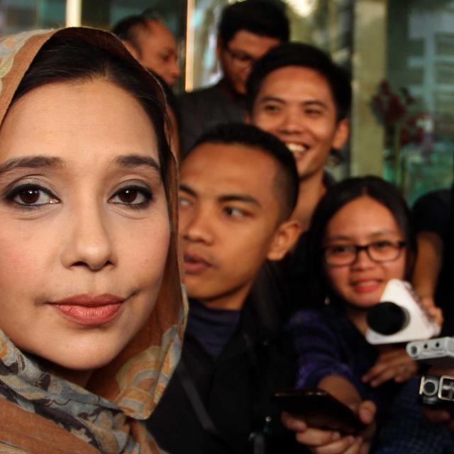 Dilindungi Sang Anak Ayu Azhari Menangis Bicarakan Hak Waris Showbiz Liputan6 Com