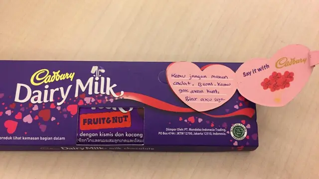 Editor Says: Bagi-bagi Coklat Misterius di Hari Valentine