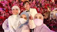 Shireen Sungkar dan Ryana Dea menghadiri Tasyakuran Pernikahan Lesti Kejora - Rizky Billar. (Instagram/ shireensungkar)