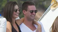 Miranda Kerr dan Pacar Baru Pamerkan Kemesraan di Pantai 