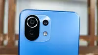 Penampakan Xiaomi Mi 11 Lite. (Liputan6.com/Agustinus M. Damar)