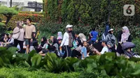 Sejak pagi, sejumlah warga tampak berolahraga di kawasan Sudirman-MH Thamrin. Ada yang berjalan santai, berlari, maupun bersepeda. (Liputan6.com/Herman Zakharia)
