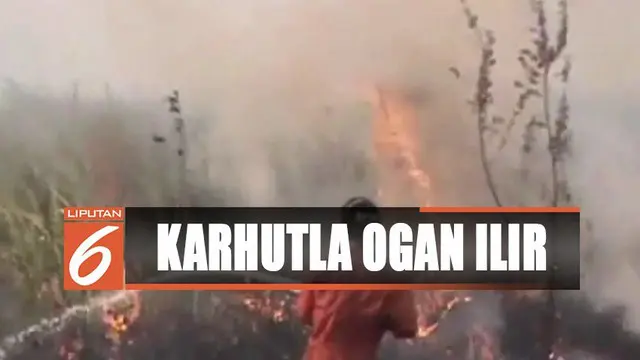 Petugas masih terus memadamkan kebakaran di Kebun Raya Sriwijaya, Ogan Ilir, Sumatra Selatan.