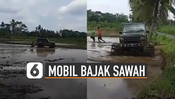 VIDEO: Anti Mainstream, Petani Bajak Sawah Pakai Mobil