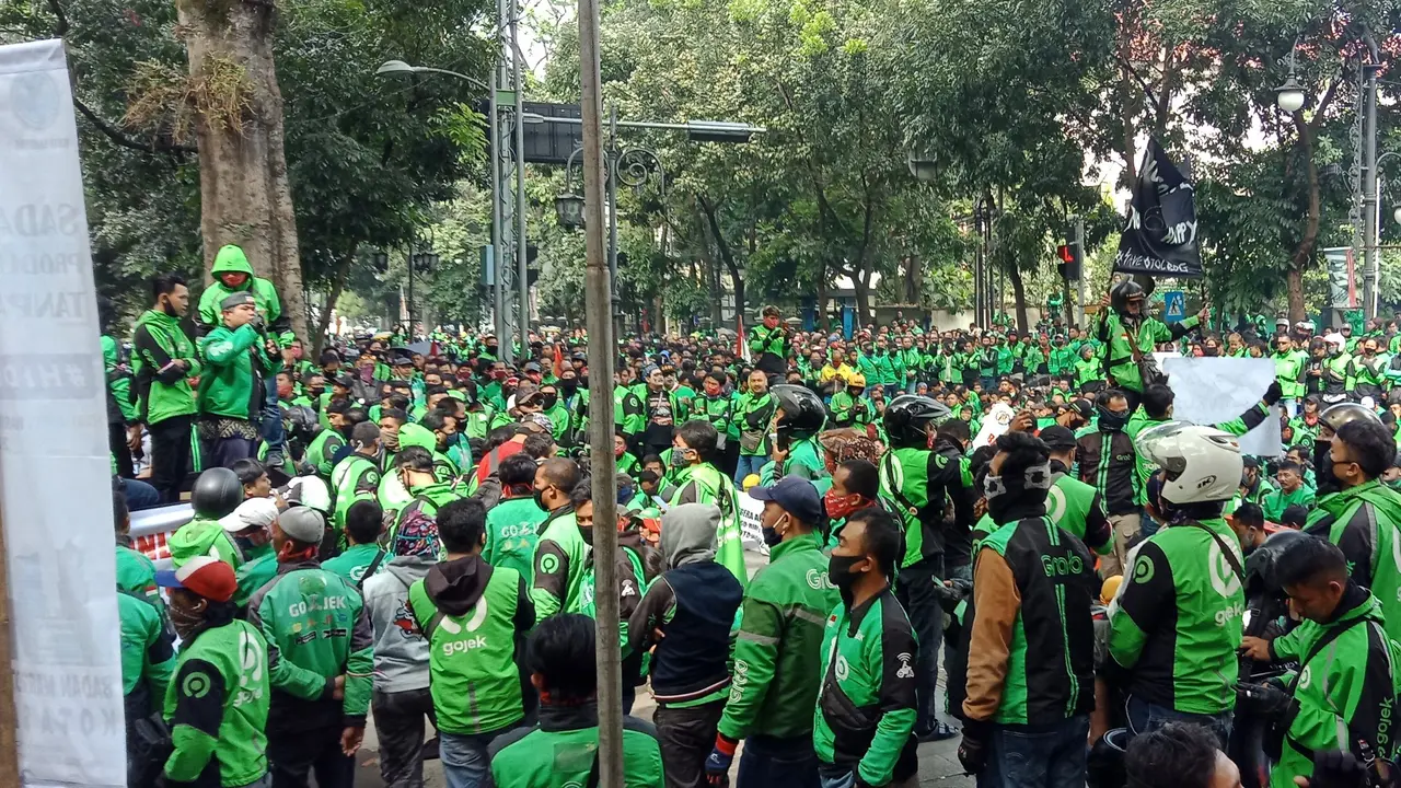 Ilustrasi massa pengemudi ojek online (Ojol)