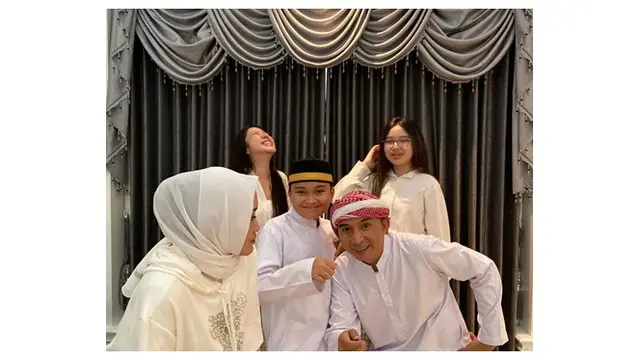 6 Potret Tiara Andini Bareng Ibu dan Adik di Momen Lebaran, Gaya Selalu Kocak