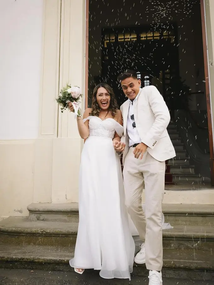 6 Potret Pernikahan Sipil Putri Pesepakbola Cristian Gonzales di Italia, Tampil Anggun dalam Balutan Gaun Internasional