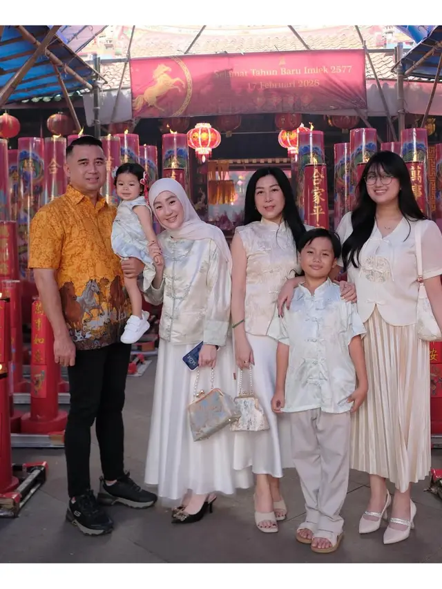 6 Potret Larissa Chou Rayakan Imlek 2026 Bareng Keluarga, Anaknya Dapat Angpau