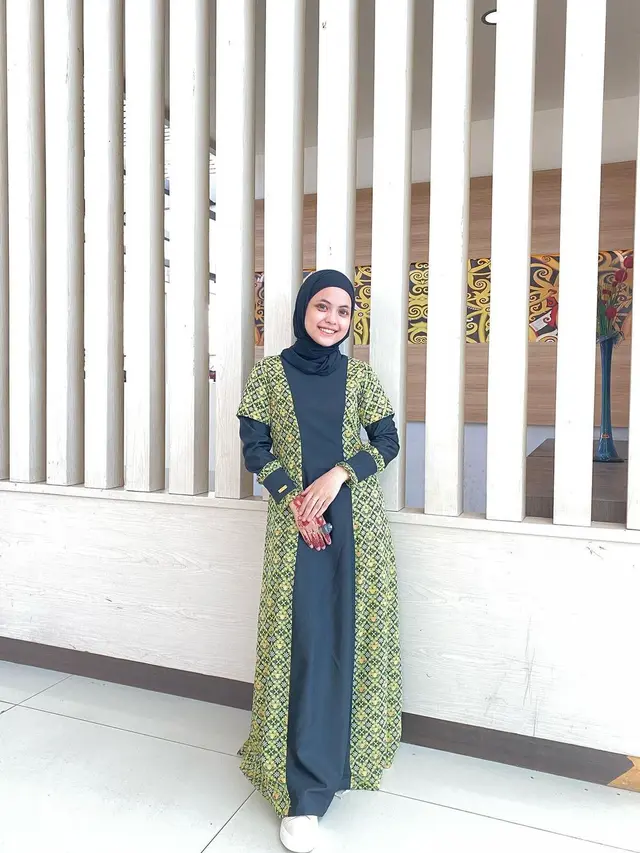 7 Momen Putri Isnari Jalani Umroh, Penampilan Bercadarnya Curi Perhatian