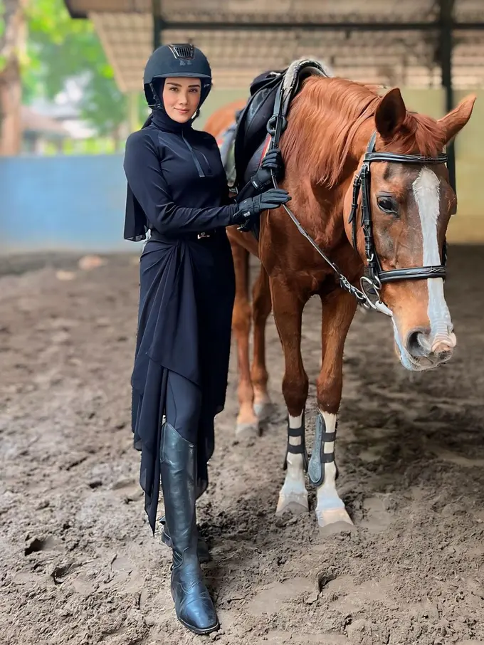 Mulan Jameela berkuda (Instagram/mulanjameela1)