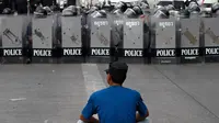Demonstran Blokade Jalan Masuk Kantor PM Thailand