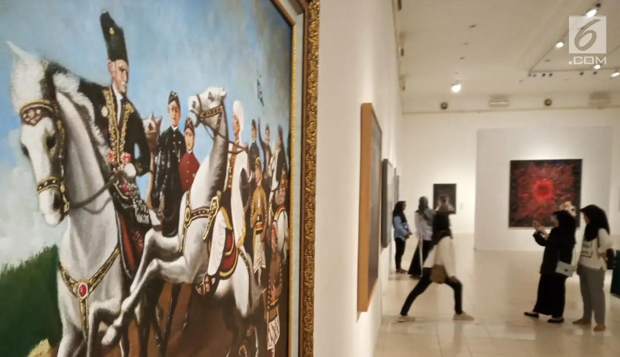 Suasana pameran gambar babad Diponegoro di Museum Jogja Galeri,  Yogyakarta,  Minggu (10/2). Pameran ini disajikan sejumlah 50 kisah yang diambil dari Babad Diponegoro yang memiliki lebih dari 100 pupuh dalam 10000 halaman. (Liputan6.com/Gholib)