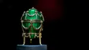 Pembuat kreasi telur ini menamakan karyanya dengan nama Telur Perdamaian, dipamerkan di Pameran Telur Dunia pada tanggal 16 April 2014 di museum kota Schwabach, Jerman selatan (AFP Photo/Daniel Karmann).
