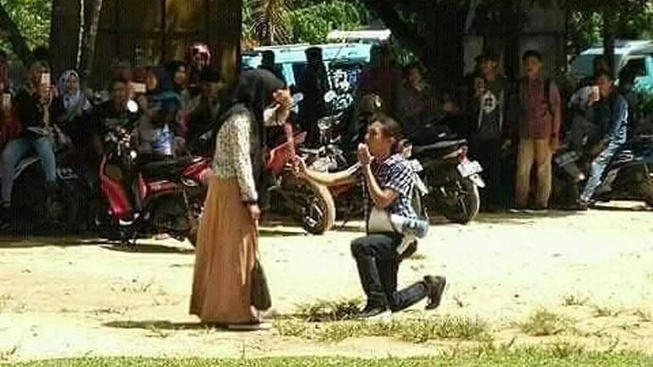 Nekat Nembak Gebetan Pakai Toa, Mahasiswa Ini Malah Dirisak