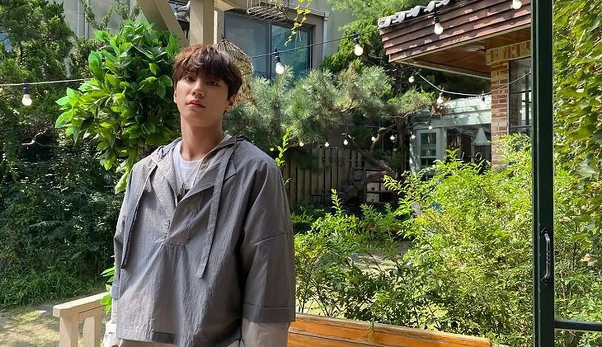 Lee Jun Young bukanlah sosok baru di dunia hidupan Korea Selatan, yang mana ia adalah member termuda dari grup U-Kiss. (Foto: Instagram/real_2junyoung)