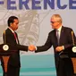 Presiden RI Joko Widodo bersalaman dengan PM Australia Malcom Turnbull usai memberikan keterangan pers terkait hasil KTT IORA 2017 di JCC, Jakarta, Selasa (7/3). KTT IORA 2017 menghasilkan kesepakatan Jakarta Concord. (Liputan6.com/Angga Yuniar)