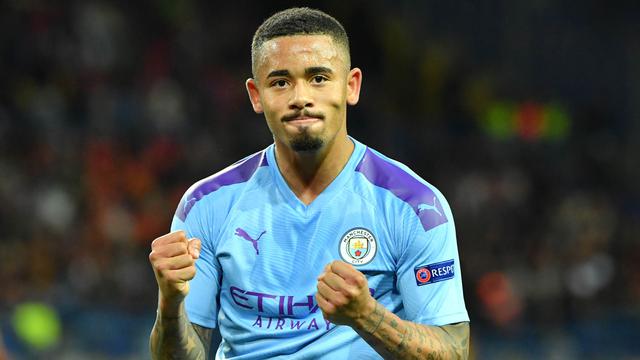 Pesepak Bola Keluarga Miskin