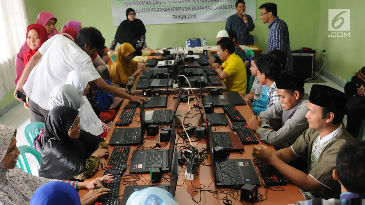 Melihat Penyandang Tunanetra Belajar Komputer Berbicara