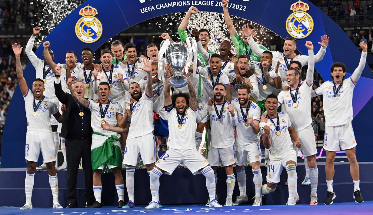 Real Madrid. Sepanjang tahun 2022 Real Madrid berhasil mencetak 37 kemenangan dari total 53 laga di semua ajang domestik maupun Eropa. Klub asuhan Carlo Ancelotti tersebut berhasil meraih 4 trofi sepanjang tahun 2022, yaitu juara La Liga 2021/2022, juara Supercopa Spanyol 2021/2022, juara Liga Champions 2021/2022 dan juara Piala Super Eropa 2022. (AFP/Paul Ellis)