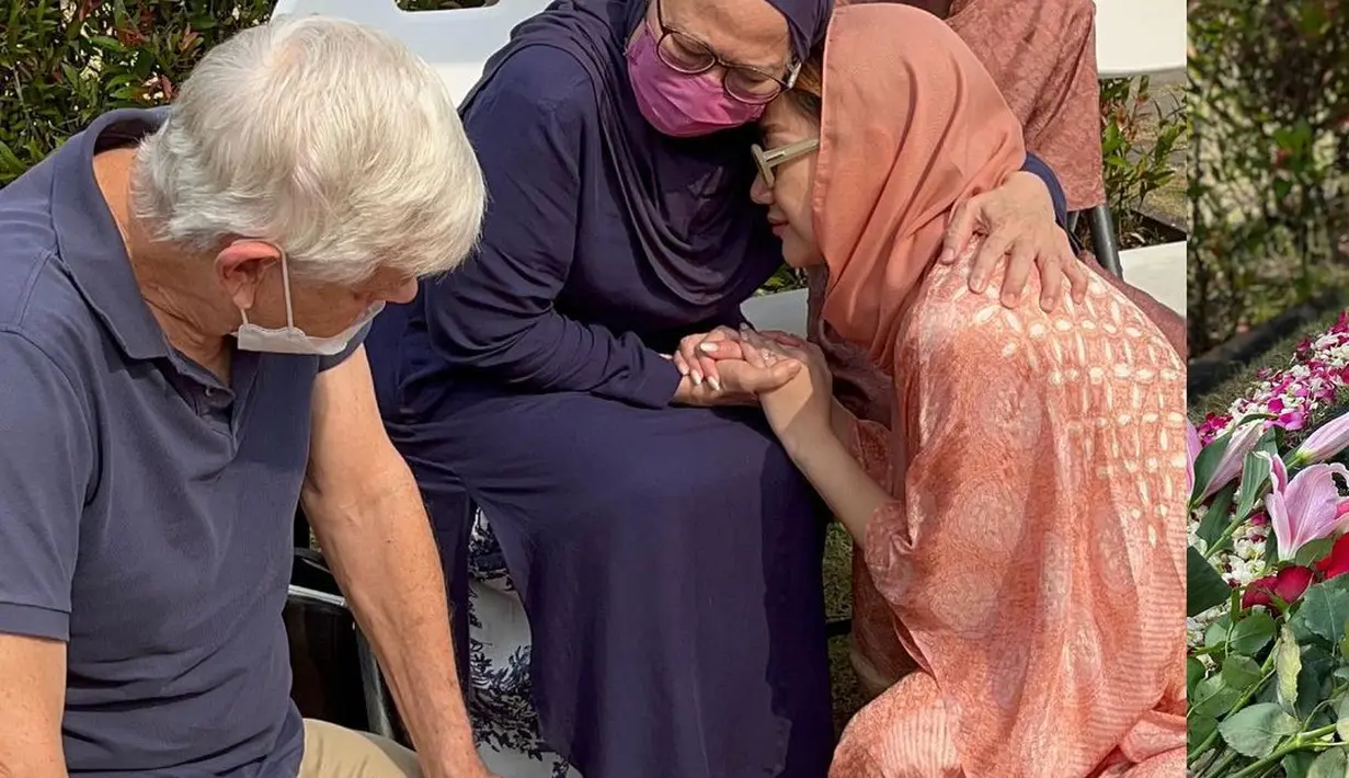 BCL menambahkan kalimat yang tak kalah mengharukan. Seolah menunjukkan bahwa ia dan Noah sedang merindukan aktor berkebangsaan Malaysia ini. "We miss you.. And love you, always..," tambah BCL. (https://www.instagram.com/p/Cipb8NirzyO/)