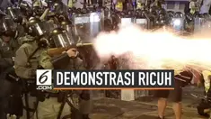 Polisi Hong Kong dan demonstran kembali ricuh saat demonstrasi di jalanan. Polisi bahkan menembakkan gas air mata dan peluru karet.