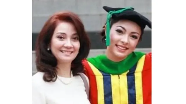 5 Foto Lawas Dokter Reisa Broto Asmoro, Bukti Cantik Sedari Dulu