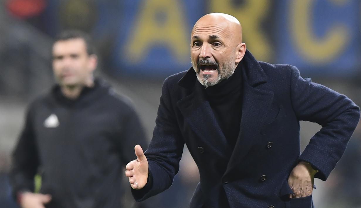 Instruksi dilakukan Luciano Spaletti pada leg 2, babak 16 besar Liga Europa yang berlangsung di stadion Giuseppe Meazza, Milan, Jumat (22/2). Inter Milan menang 4-0 atas rapid Wien. (AFP/Miguel Medina)