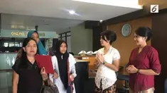 Jumat, (21/4/2017), Pemandangan berbeda terlihat di Gedung Pelayanan Satu Atap Polda Metro Jaya saat hari Kartini