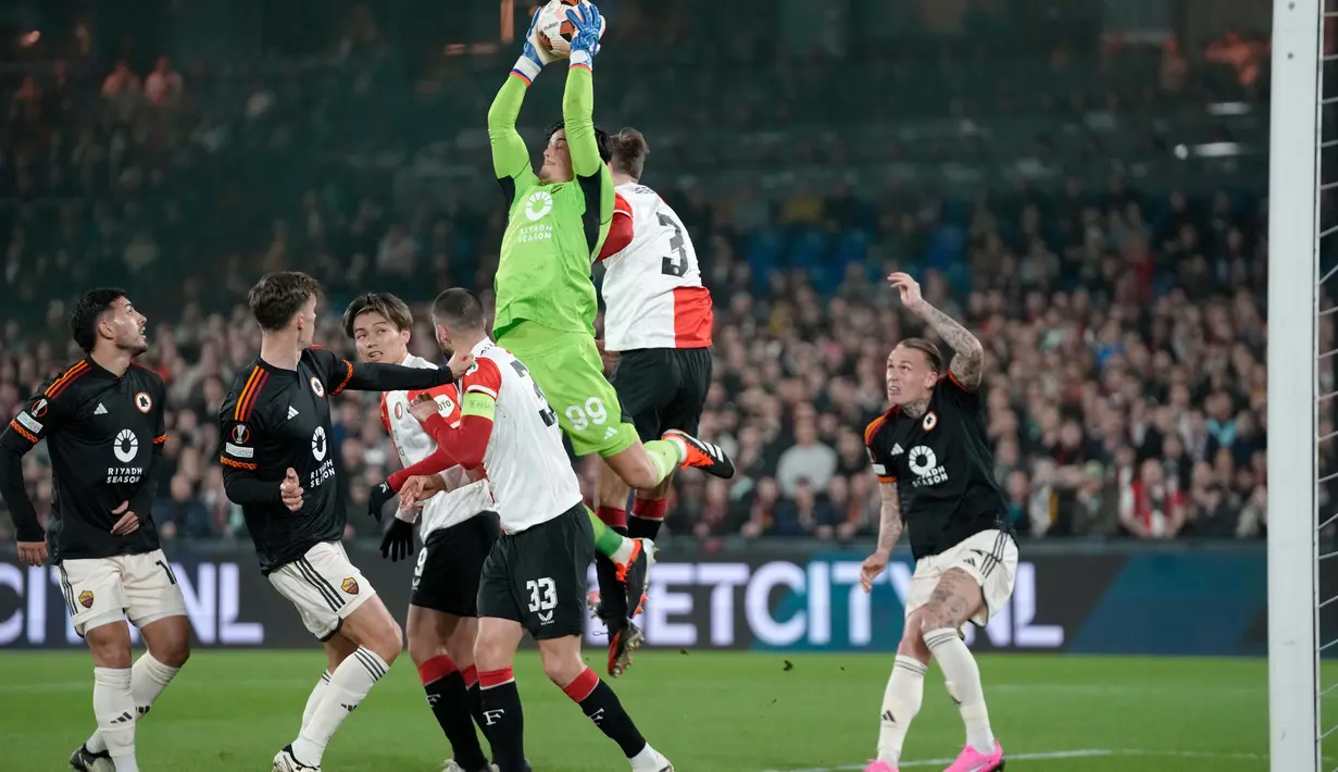 Bermain di hadapan pendukung sendiri, Feyenoord tampil penuh percaya diri. (AP Photo/Peter Dejong)