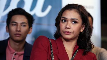 Kagum Dengan Ernest Prakasa Alasan Adinia Wirasti Main Di Film Susah Sinyal News Entertainment Fimela Com