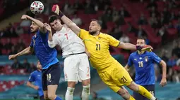 Gianluigi Donnarumma sendiri sudah memberikan 3 clean sheets dan baru kebobolan 3 gol. Donnarumma merupakan salah satu pahlawan yang mampu mengantarkan Italia lolos ke final setelah menepis beberapa eksekusi penalti dari pemain Spanyol. (Foto: AFP/Pool/Frank Augstein)