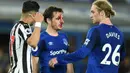 Wajah pemain Everton, Leighton Baines berlumuran darah usai bertabrakan dengan pemain Newcastle United pada lanjutan Premier League di Goodison Park, Liverpool,(23/4/2018). Everton menang 1-0. (AFP/Oli Scarff)